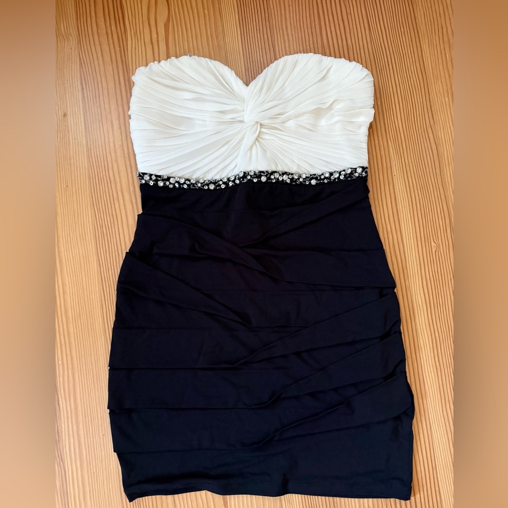 preloved City Triangles Strapless Dress Black and White Beaded Size L